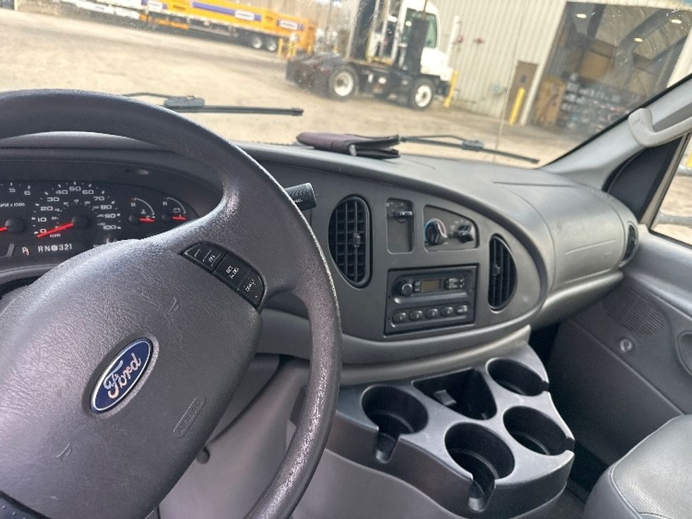 Light Duty Box Truck-Light and Medium Duty Trucks-Ford-2006-E350-Hammond-LA-145,249\n\t\tmiles-$ 9,500 - Image 18