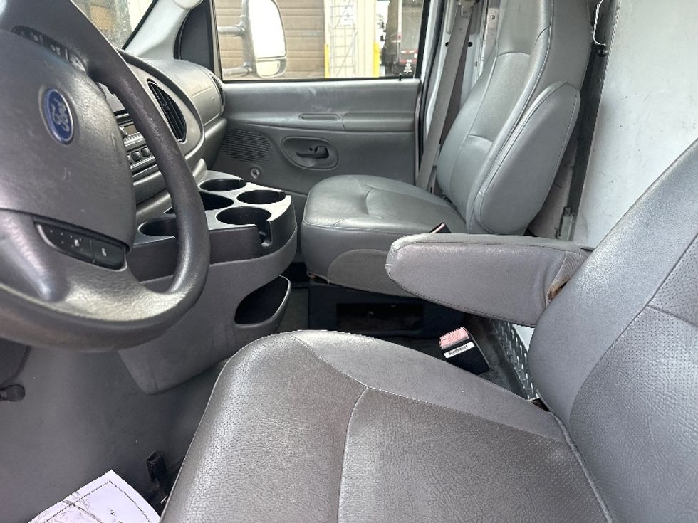 Light Duty Box Truck-Light and Medium Duty Trucks-Ford-2006-E350-Hammond-LA-145,249\n\t\tmiles-$ 9,500 - Image 19