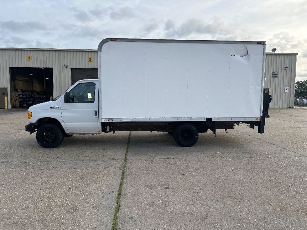 Light Duty Box Truck-Light and Medium Duty Trucks-Ford-2006-E350-Hammond-LA-145,249\n\t\tmiles-$ 9,500 - Image 4