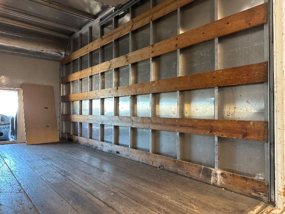 Light Duty Box Truck-Light and Medium Duty Trucks-Ford-2006-E350-Richmond-CA-205,509\n\t\tmiles-$ 7,000 - Image 12