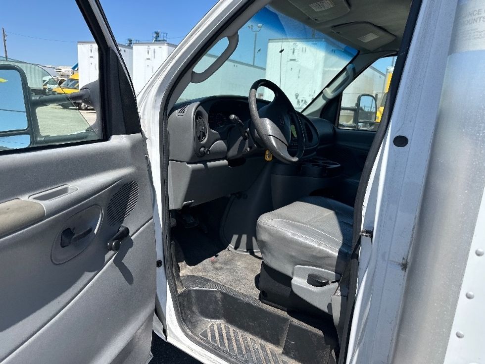Light Duty Box Truck-Light and Medium Duty Trucks-Ford-2006-E350-Richmond-CA-205,509\n\t\tmiles-$ 7,000 - Image 15