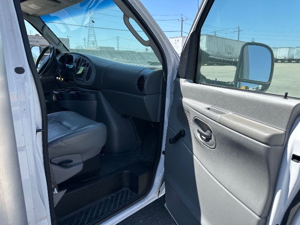Light Duty Box Truck-Light and Medium Duty Trucks-Ford-2006-E350-Richmond-CA-205,509\n\t\tmiles-$ 7,000 - Image 19