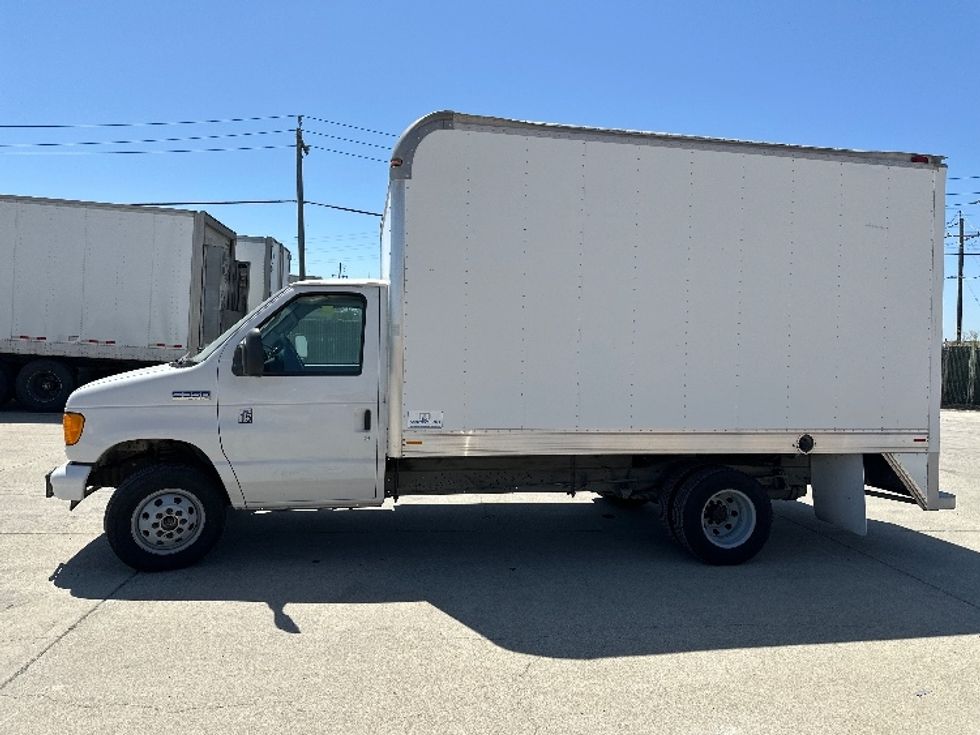 Light Duty Box Truck-Light and Medium Duty Trucks-Ford-2006-E350-Richmond-CA-205,509\n\t\tmiles-$ 7,000 - Image 4