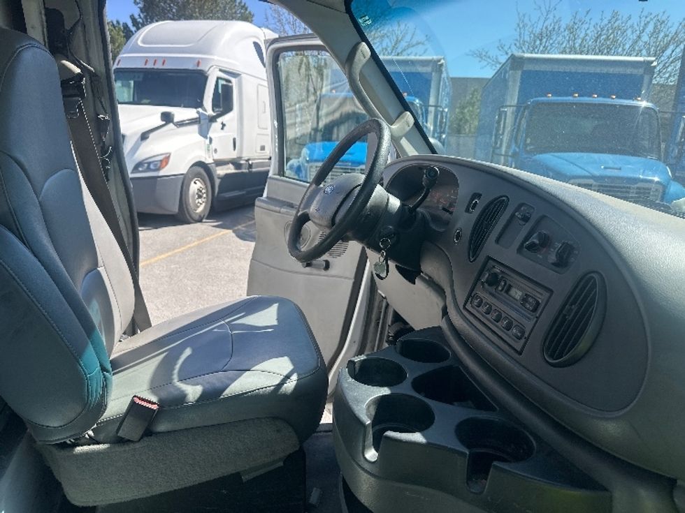 Light Duty Box Truck-Light and Medium Duty Trucks-Ford-2006-E450-Sparks-NV-238,059\n\t\tmiles-$ 8,500 - Image 22