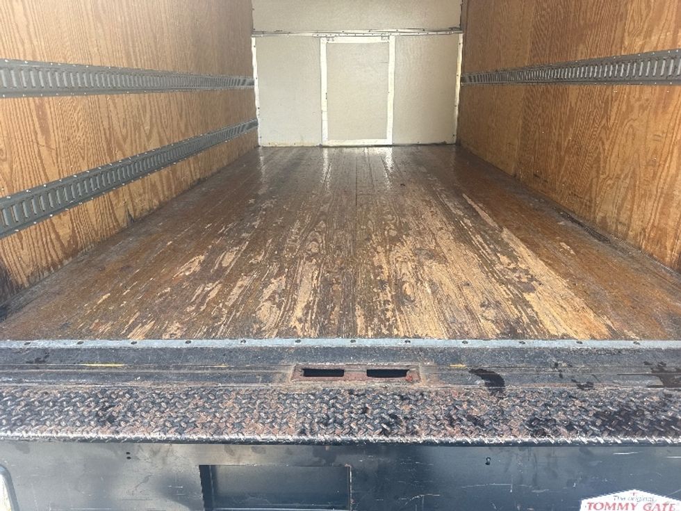 Light Duty Box Truck-Light and Medium Duty Trucks-Ford-2014-E350-Knoxville-TN-189,579\n\t\tmiles-$ 8,500 - Image 10