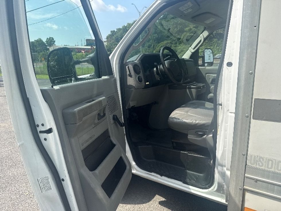 Light Duty Box Truck-Light and Medium Duty Trucks-Ford-2014-E350-Knoxville-TN-189,579\n\t\tmiles-$ 8,500 - Image 16