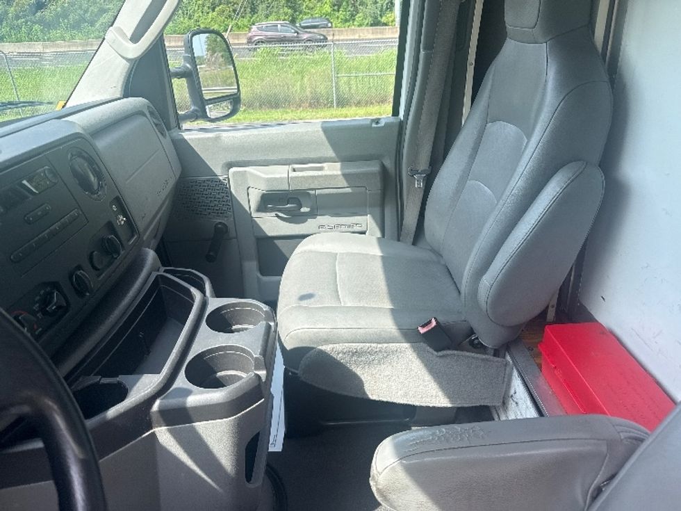 Light Duty Box Truck-Light and Medium Duty Trucks-Ford-2014-E350-Knoxville-TN-189,579\n\t\tmiles-$ 8,500 - Image 19