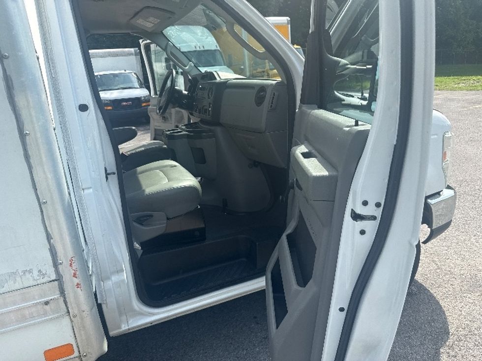 Light Duty Box Truck-Light and Medium Duty Trucks-Ford-2014-E350-Knoxville-TN-189,579\n\t\tmiles-$ 8,500 - Image 20