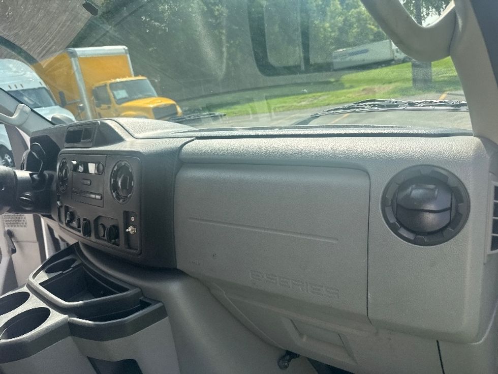 Light Duty Box Truck-Light and Medium Duty Trucks-Ford-2014-E350-Knoxville-TN-189,579\n\t\tmiles-$ 8,500 - Image 21