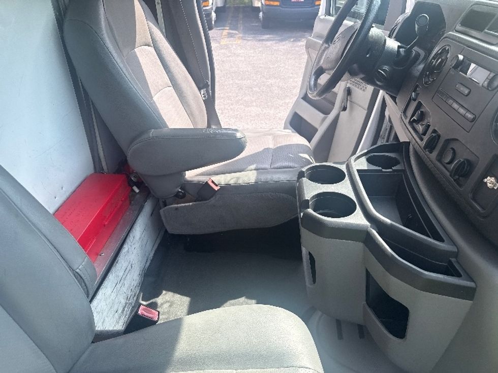 Light Duty Box Truck-Light and Medium Duty Trucks-Ford-2014-E350-Knoxville-TN-189,579\n\t\tmiles-$ 8,500 - Image 22