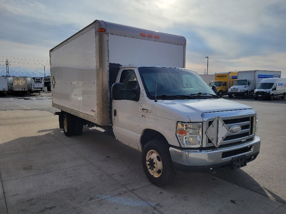 Light Duty Box Truck-Light and Medium Duty Trucks-Ford-2014-E450-Stoney Creek-ON-334,140\n\t\tkm-$ 10,000 - Image 1