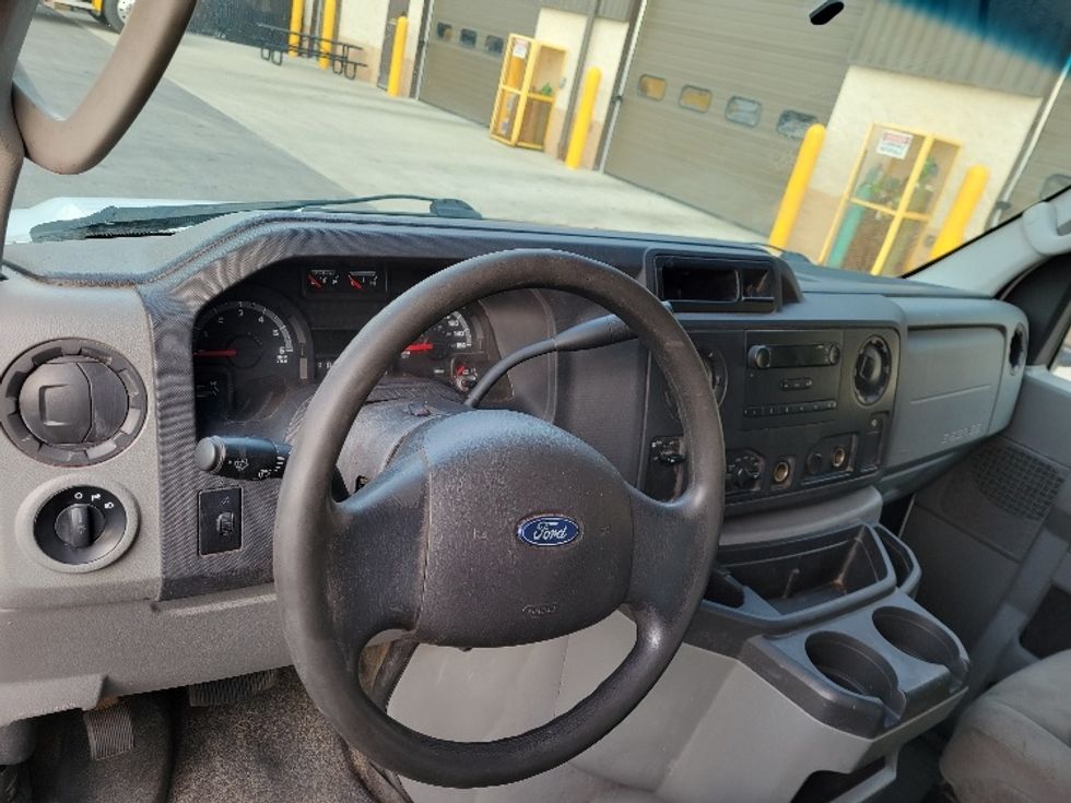 Light Duty Box Truck-Light and Medium Duty Trucks-Ford-2014-E450-Stoney Creek-ON-334,140\n\t\tkm-$ 10,000 - Image 17