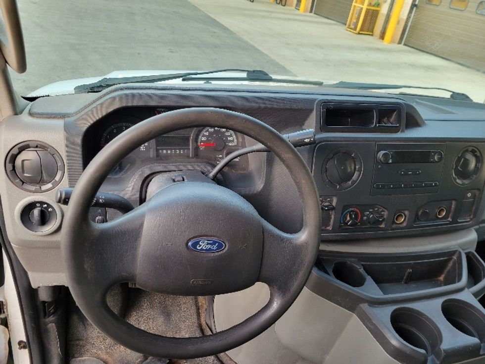 Light Duty Box Truck-Light and Medium Duty Trucks-Ford-2014-E450-Stoney Creek-ON-334,140\n\t\tkm-$ 10,000 - Image 18