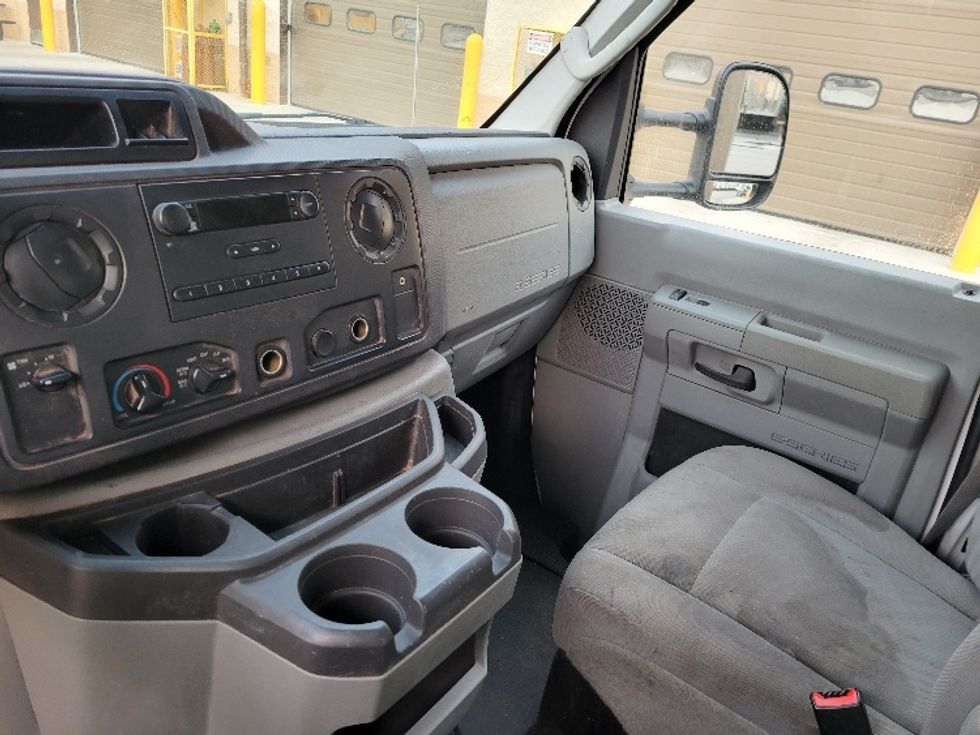 Light Duty Box Truck-Light and Medium Duty Trucks-Ford-2014-E450-Stoney Creek-ON-334,140\n\t\tkm-$ 10,000 - Image 19