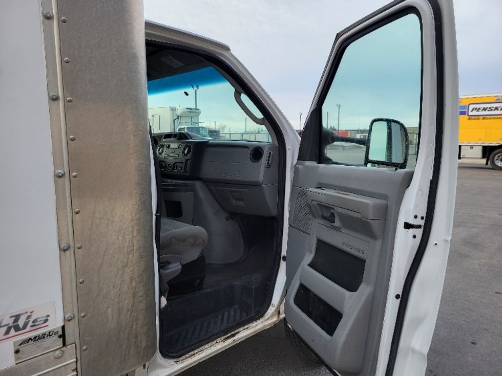 Light Duty Box Truck-Light and Medium Duty Trucks-Ford-2014-E450-Stoney Creek-ON-334,140\n\t\tkm-$ 10,000 - Image 20