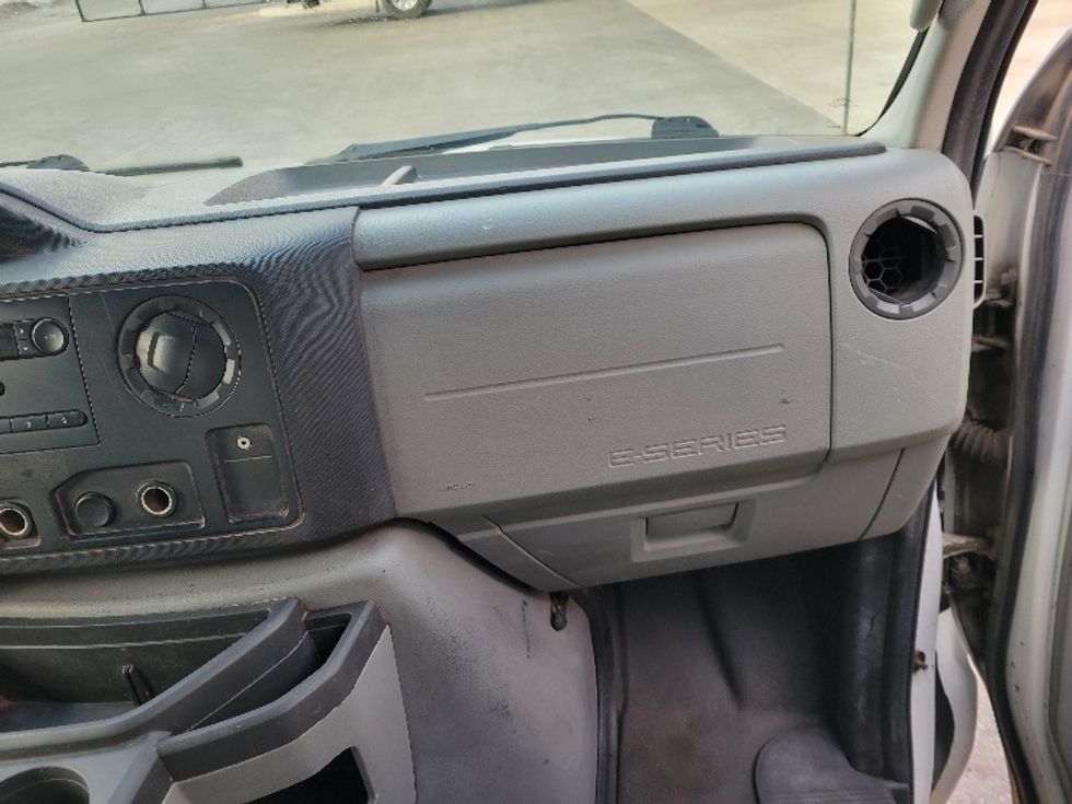 Light Duty Box Truck-Light and Medium Duty Trucks-Ford-2014-E450-Stoney Creek-ON-334,140\n\t\tkm-$ 10,000 - Image 21