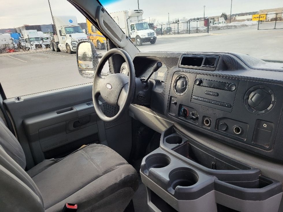 Light Duty Box Truck-Light and Medium Duty Trucks-Ford-2014-E450-Stoney Creek-ON-334,140\n\t\tkm-$ 10,000 - Image 22