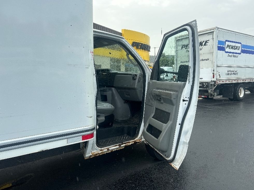 Light Duty Box Truck-Light and Medium Duty Trucks-Ford-2015-E350-Pittsburgh-PA-201,163\n\t\tmiles-$ 8,000 - Image 19