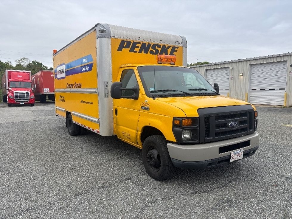 Light Duty Box Truck-Light and Medium Duty Trucks-Ford-2015-E350-Sandwich-MA-135,183\n\t\tmiles-$ 15,750 - Image 1