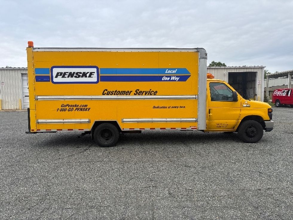 Light Duty Box Truck-Light and Medium Duty Trucks-Ford-2015-E350-Sandwich-MA-135,183\n\t\tmiles-$ 15,750 - Image 14