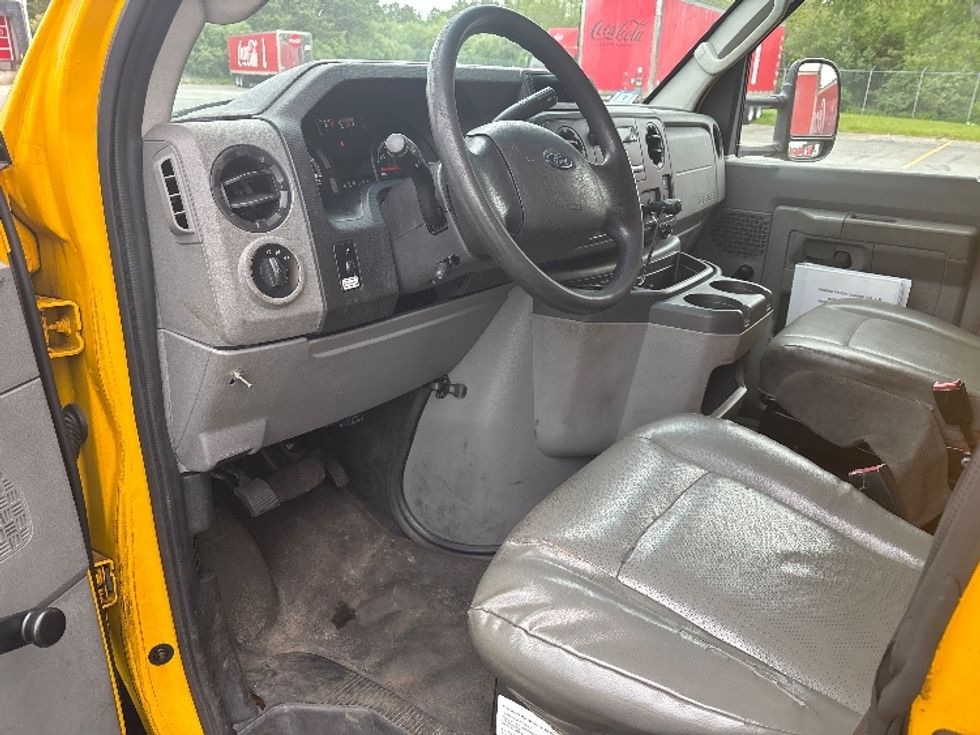 Light Duty Box Truck-Light and Medium Duty Trucks-Ford-2015-E350-Sandwich-MA-135,183\n\t\tmiles-$ 15,750 - Image 16