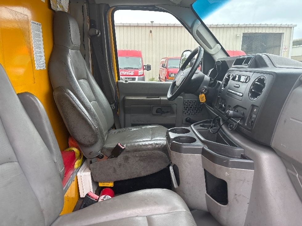Light Duty Box Truck-Light and Medium Duty Trucks-Ford-2015-E350-Sandwich-MA-135,183\n\t\tmiles-$ 15,750 - Image 21