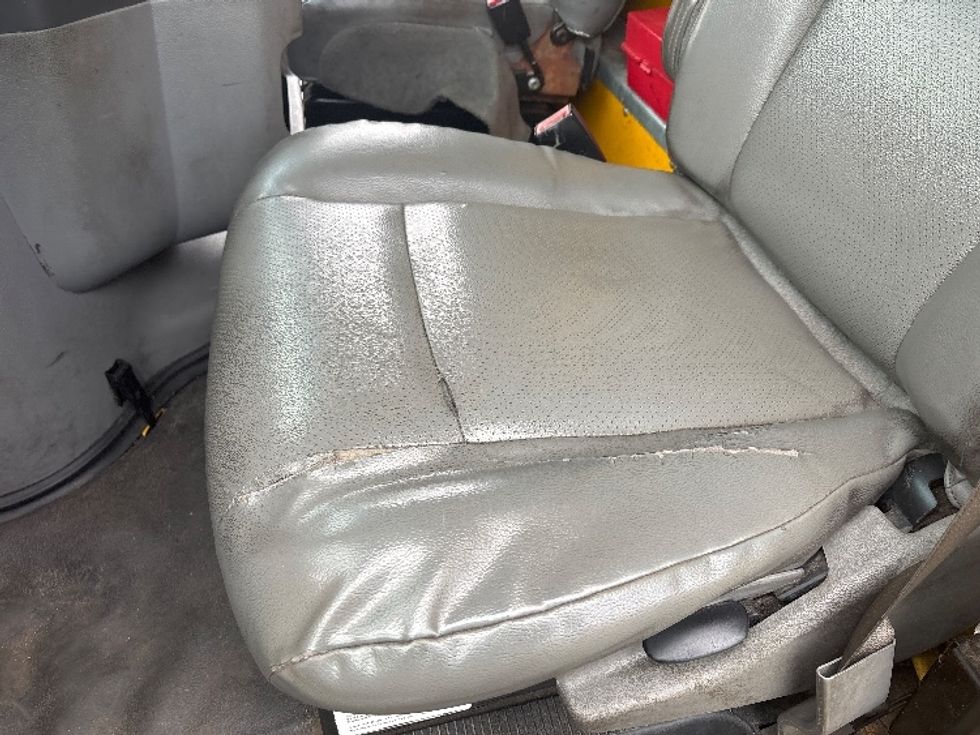 Light Duty Box Truck-Light and Medium Duty Trucks-Ford-2015-E350-Sandwich-MA-135,183\n\t\tmiles-$ 15,750 - Image 24