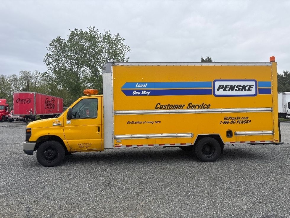 Light Duty Box Truck-Light and Medium Duty Trucks-Ford-2015-E350-Sandwich-MA-135,183\n\t\tmiles-$ 15,750 - Image 4