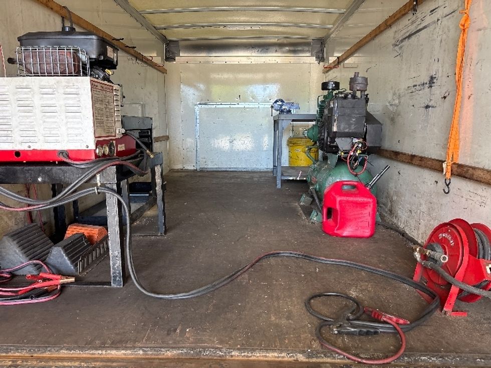 Light Duty Box Truck-Light and Medium Duty Trucks-Ford-2015-E350-Sandwich-MA-135,183\n\t\tmiles-$ 15,750 - Image 9