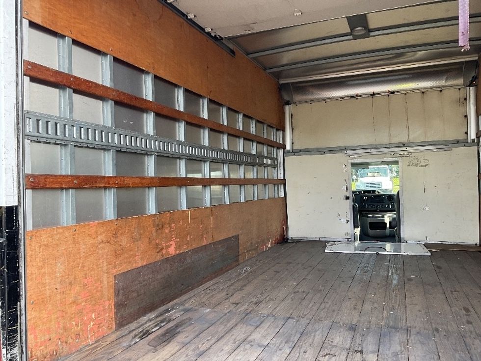 Light Duty Box Truck-Light and Medium Duty Trucks-Ford-2015-E350-Tampa-FL-193,929\n\t\tmiles-$ 9,500 - Image 10
