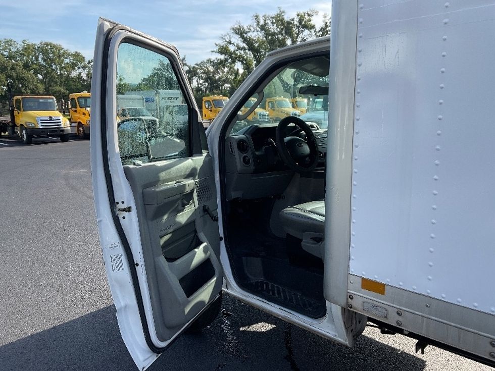 Light Duty Box Truck-Light and Medium Duty Trucks-Ford-2015-E350-Tampa-FL-193,929\n\t\tmiles-$ 9,500 - Image 15