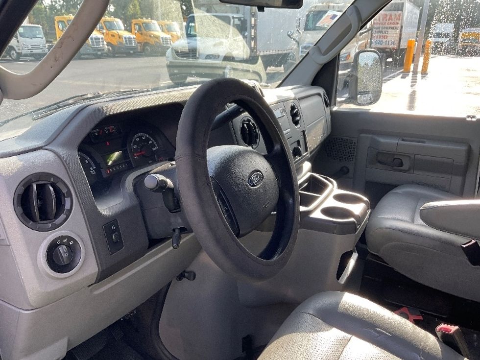 Light Duty Box Truck-Light and Medium Duty Trucks-Ford-2015-E350-Tampa-FL-193,929\n\t\tmiles-$ 9,500 - Image 16