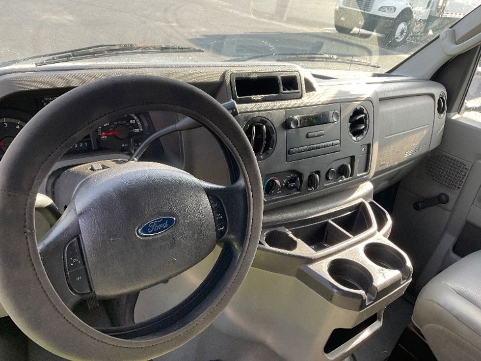 Light Duty Box Truck-Light and Medium Duty Trucks-Ford-2015-E350-Tampa-FL-193,929\n\t\tmiles-$ 9,500 - Image 17