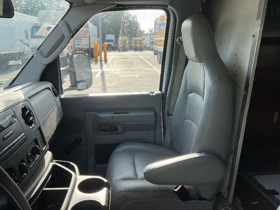 Light Duty Box Truck-Light and Medium Duty Trucks-Ford-2015-E350-Tampa-FL-193,929\n\t\tmiles-$ 9,500 - Image 18
