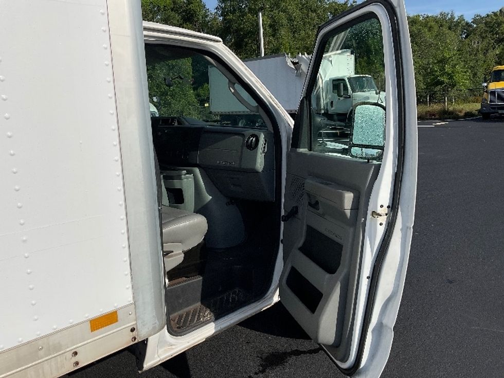 Light Duty Box Truck-Light and Medium Duty Trucks-Ford-2015-E350-Tampa-FL-193,929\n\t\tmiles-$ 9,500 - Image 19