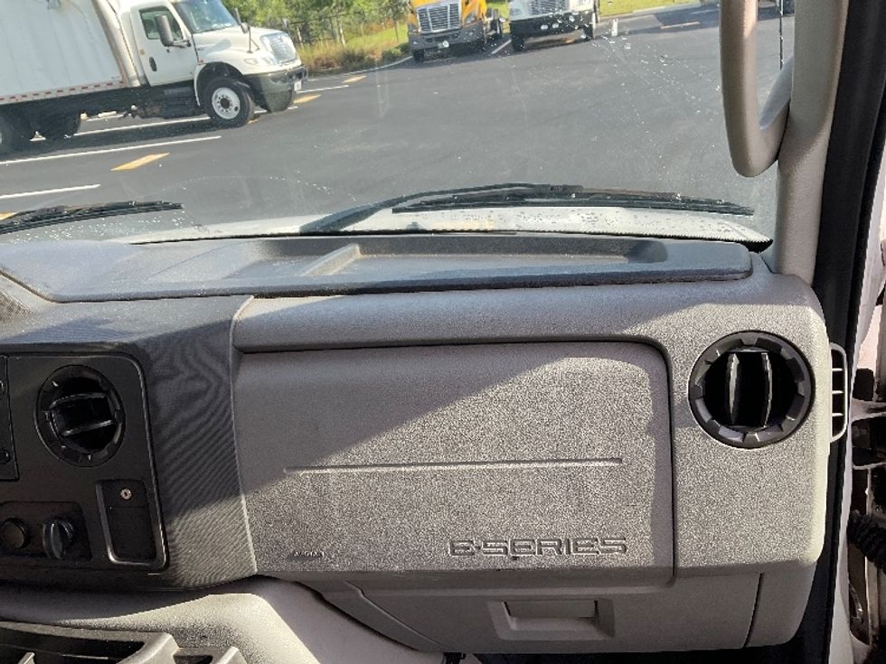 Light Duty Box Truck-Light and Medium Duty Trucks-Ford-2015-E350-Tampa-FL-193,929\n\t\tmiles-$ 9,500 - Image 20