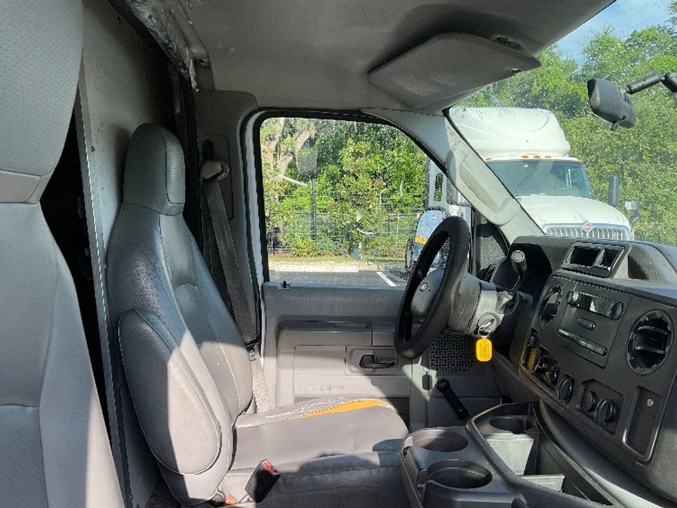 Light Duty Box Truck-Light and Medium Duty Trucks-Ford-2015-E350-Tampa-FL-193,929\n\t\tmiles-$ 9,500 - Image 21