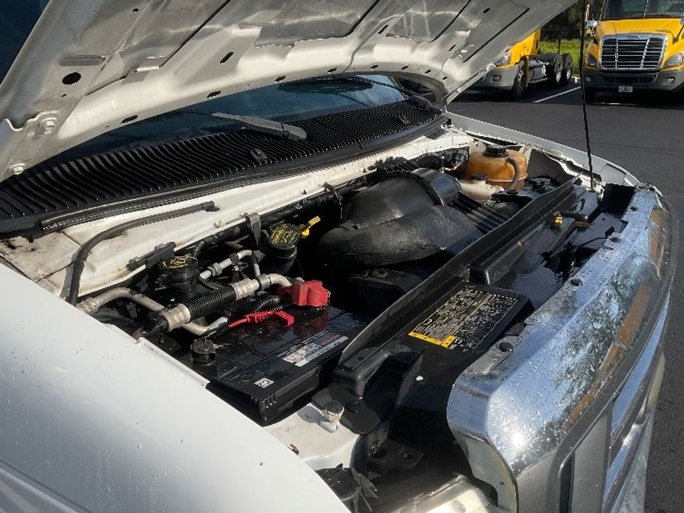 Light Duty Box Truck-Light and Medium Duty Trucks-Ford-2015-E350-Tampa-FL-193,929\n\t\tmiles-$ 9,500 - Image 22