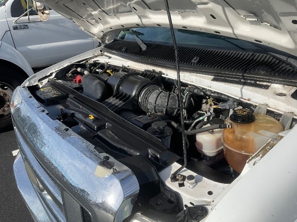 Light Duty Box Truck-Light and Medium Duty Trucks-Ford-2015-E350-Tampa-FL-193,929\n\t\tmiles-$ 9,500 - Image 23