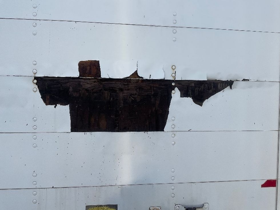 Light Duty Box Truck-Light and Medium Duty Trucks-Ford-2015-E350-Tampa-FL-193,929\n\t\tmiles-$ 9,500 - Image 24