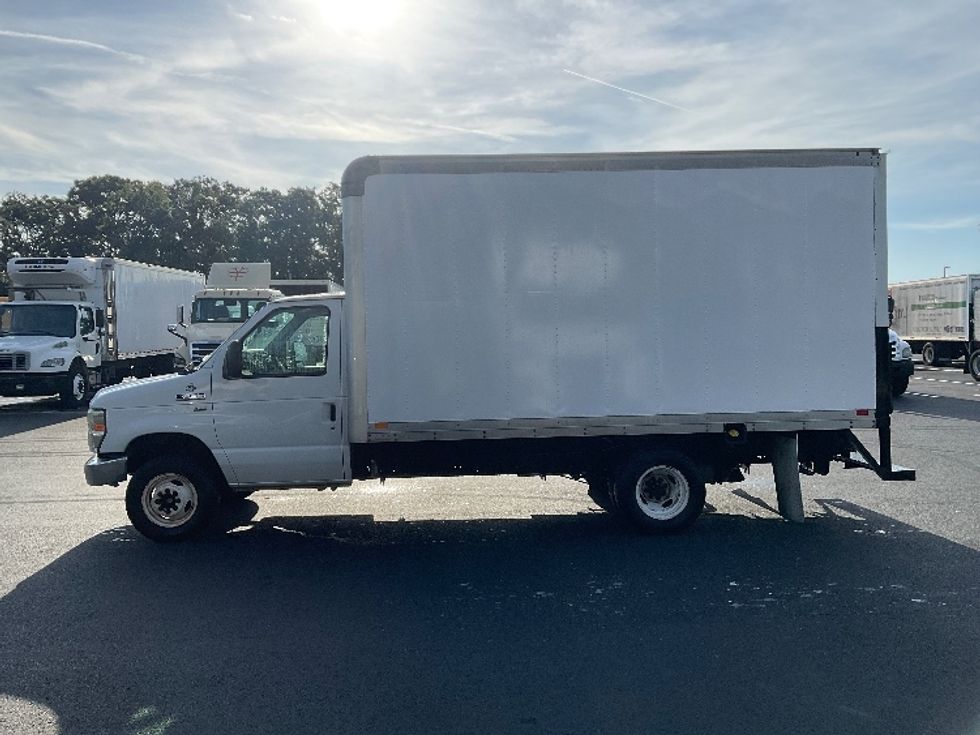 Light Duty Box Truck-Light and Medium Duty Trucks-Ford-2015-E350-Tampa-FL-193,929\n\t\tmiles-$ 9,500 - Image 4