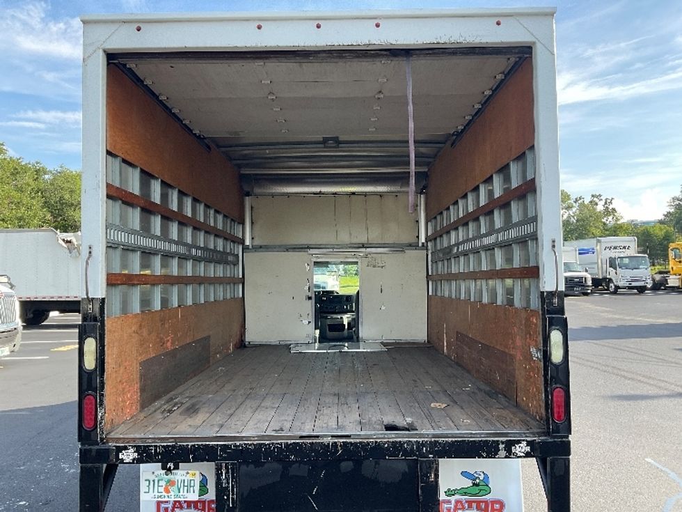Light Duty Box Truck-Light and Medium Duty Trucks-Ford-2015-E350-Tampa-FL-193,929\n\t\tmiles-$ 9,500 - Image 8