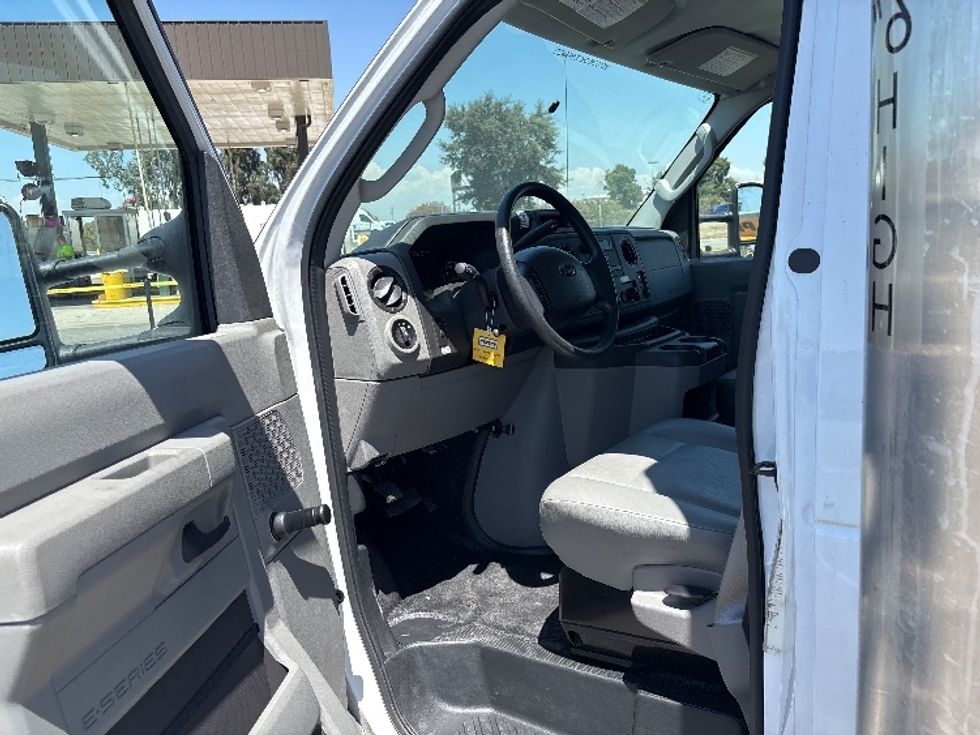 Light Duty Box Truck-Light and Medium Duty Trucks-Ford-2016-E350-Fresno-CA-11,299\n\t\tmiles-$ 22,500 - Image 14