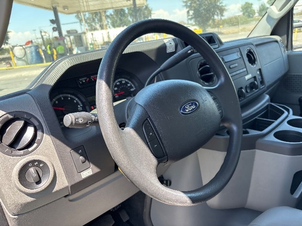 Light Duty Box Truck-Light and Medium Duty Trucks-Ford-2016-E350-Fresno-CA-11,299\n\t\tmiles-$ 22,500 - Image 15