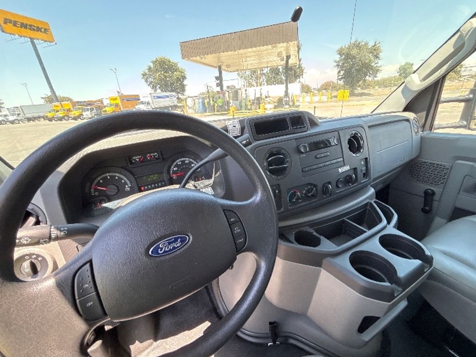 Light Duty Box Truck-Light and Medium Duty Trucks-Ford-2016-E350-Fresno-CA-11,299\n\t\tmiles-$ 22,500 - Image 16