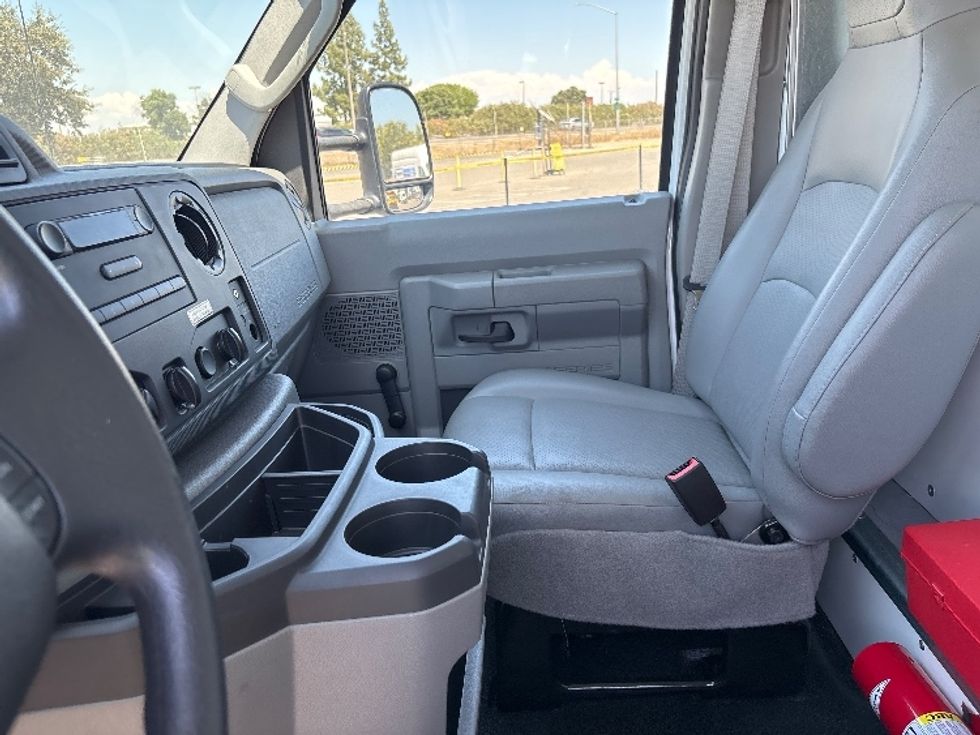 Light Duty Box Truck-Light and Medium Duty Trucks-Ford-2016-E350-Fresno-CA-11,299\n\t\tmiles-$ 22,500 - Image 17