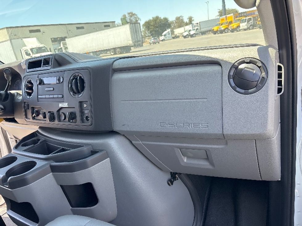 Light Duty Box Truck-Light and Medium Duty Trucks-Ford-2016-E350-Fresno-CA-11,299\n\t\tmiles-$ 22,500 - Image 19