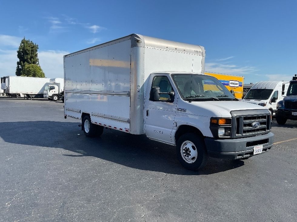 Light Duty Box Truck-Light and Medium Duty Trucks-Ford-2017-E350-Torrance-CA-68,867\n\t\tmiles-$ 27,000 - Image 1