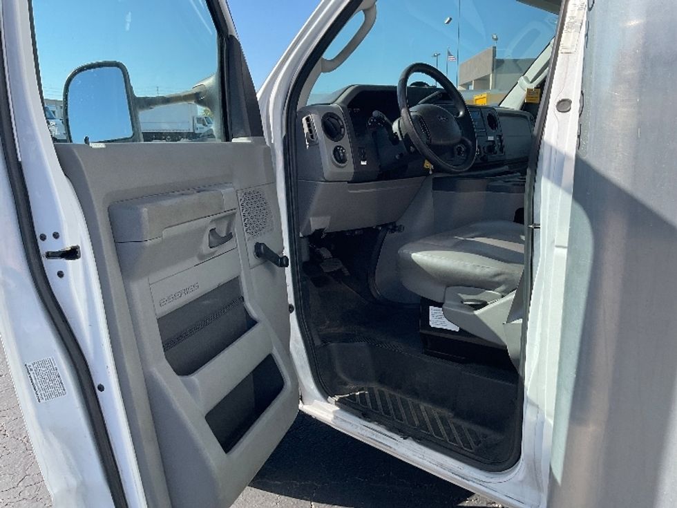 Light Duty Box Truck-Light and Medium Duty Trucks-Ford-2017-E350-Torrance-CA-68,867\n\t\tmiles-$ 27,000 - Image 16
