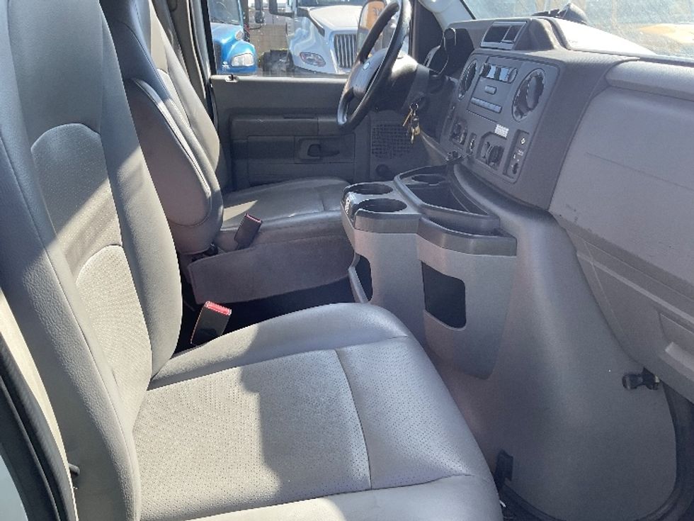Light Duty Box Truck-Light and Medium Duty Trucks-Ford-2017-E350-Torrance-CA-68,867\n\t\tmiles-$ 27,000 - Image 22
